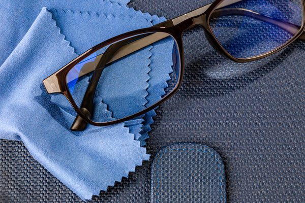 A Comprehensive Guide on How to Clean Eyeglasses