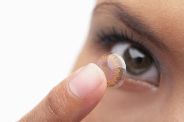 Wearing Contact Lenses: A Training Guide for Beginners