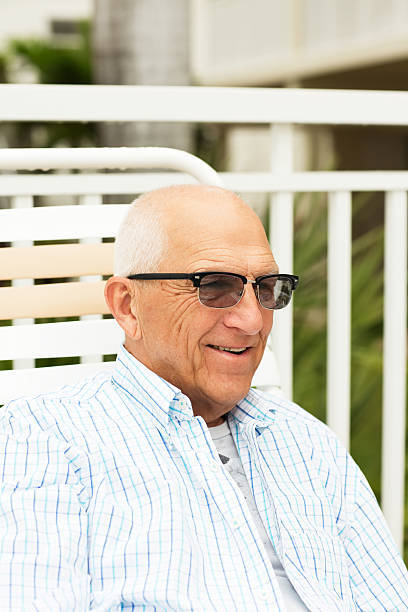 Blue Light + UV Protection: How Photochromic Lenses Protect Your Eyes Indoors and Out